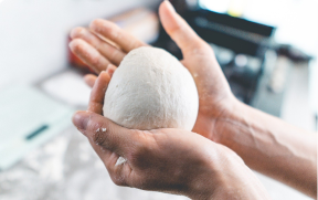 Des pizzas fraîches du jour, faîtes à la main